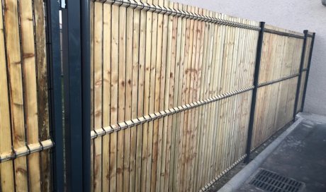 Pose et installation de clôtures occultantes pour jardin à Saint-Genis-Laval